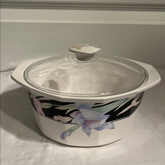 Mikasa Fire& Ice Other - 2.25 Qt Round Covered Casserole Charisma Black Mikasa fire and ice w lid AA004